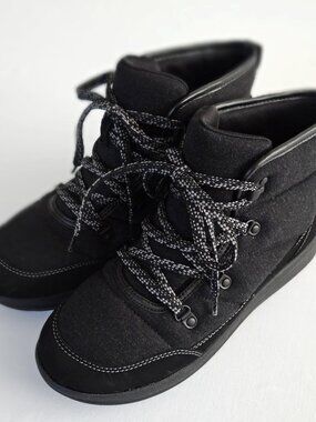 CLARKS Cloudsteppers Women's Size 8M Black Lace-Up Cabrini Cove Ankle Boots